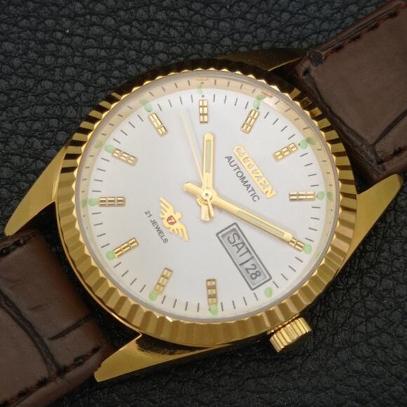 Vintage 1972 Citizen Automatic Mens Gold Watch W/daydate & White accents - Picture 6 of 10